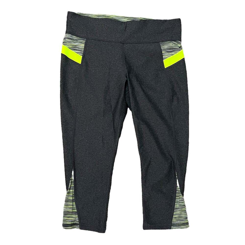 Xersion (M) Mid-Rise Quick Dry Compression Performance Fit Pocket Capri Leggings